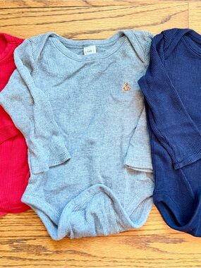 Lot 18 mo. GAP Gray Waffle Knit Long-Sleeve Onesies & Top
